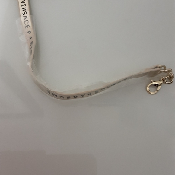 Versace Parfums Gold Metallic Utility Case -New - Picture 4 of 4